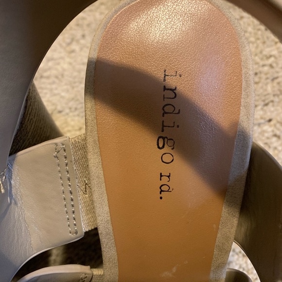 Indigo Rd. Brown suede wedges. - Picture 6 of 6